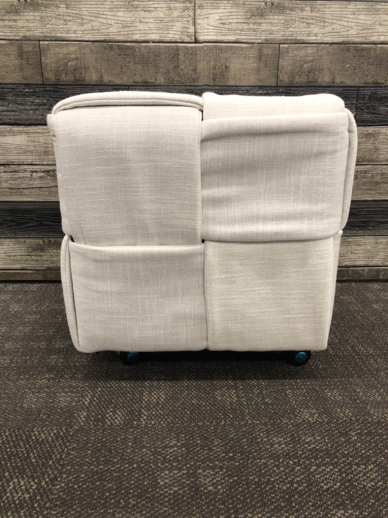 WHITE CUBE OTTOMAN ON WHEELS.