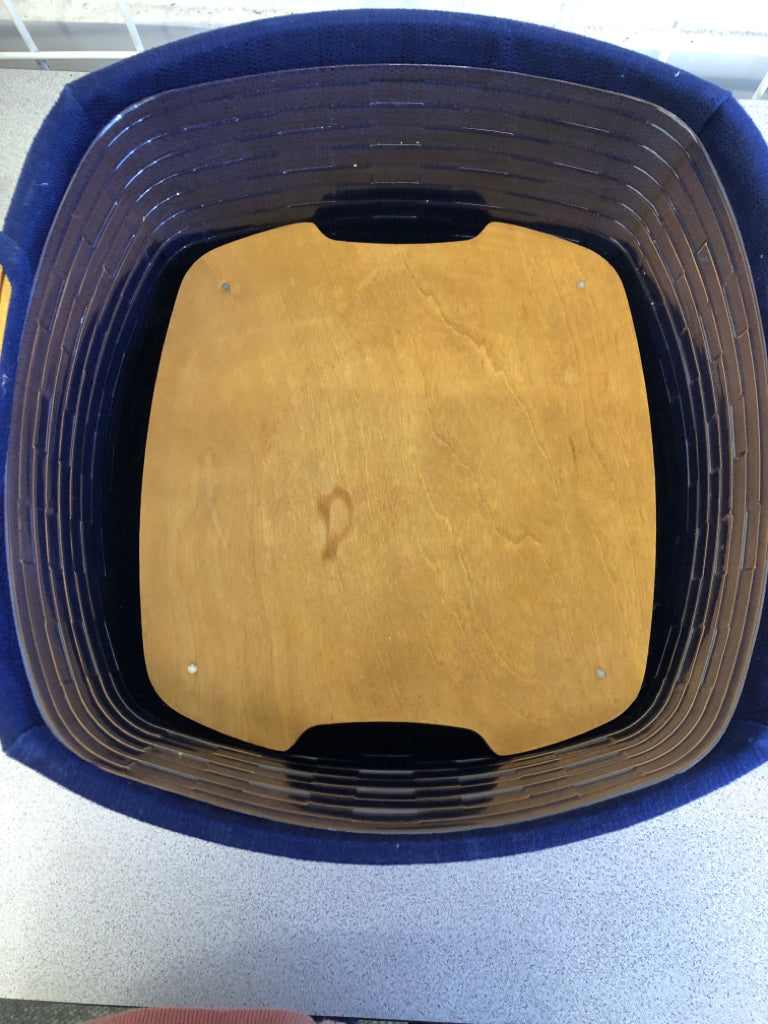 2003 NAVY LINED SQUARE BASKET W/HANDLES AND LID, RISER PLASTIC LINER.