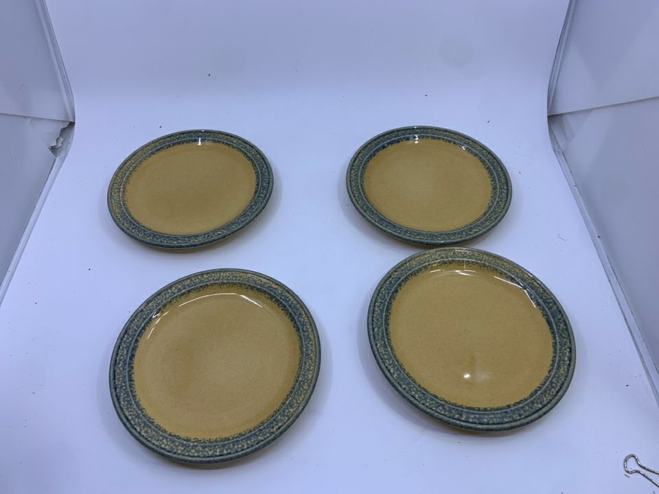 4 SPONGE PATTERN DESSERT PLATES.
