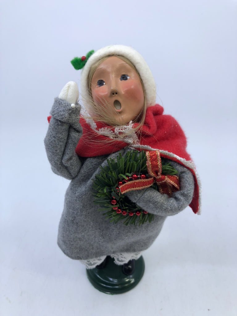 BYERS' CHOICE GIRL W WREATH-2000.