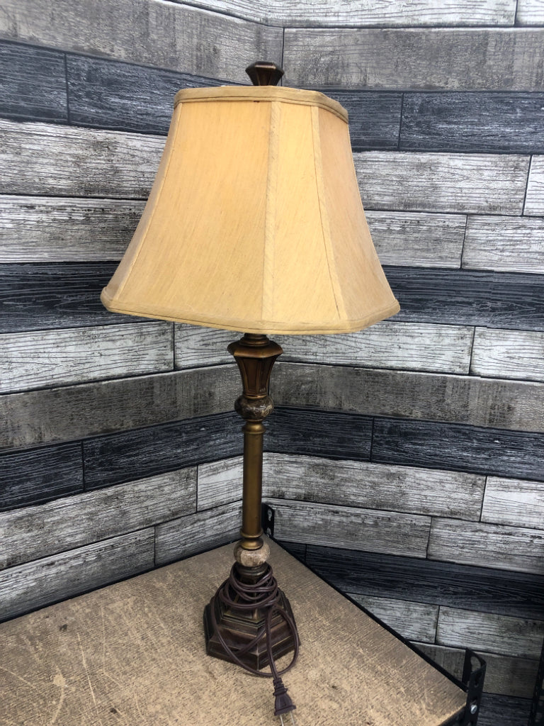 TALL BRASS TABLE LAMP W/STONE DETAILING.