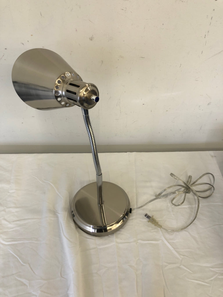 STAINLESS STEAL ADJUSTABLE DESK LAMP.