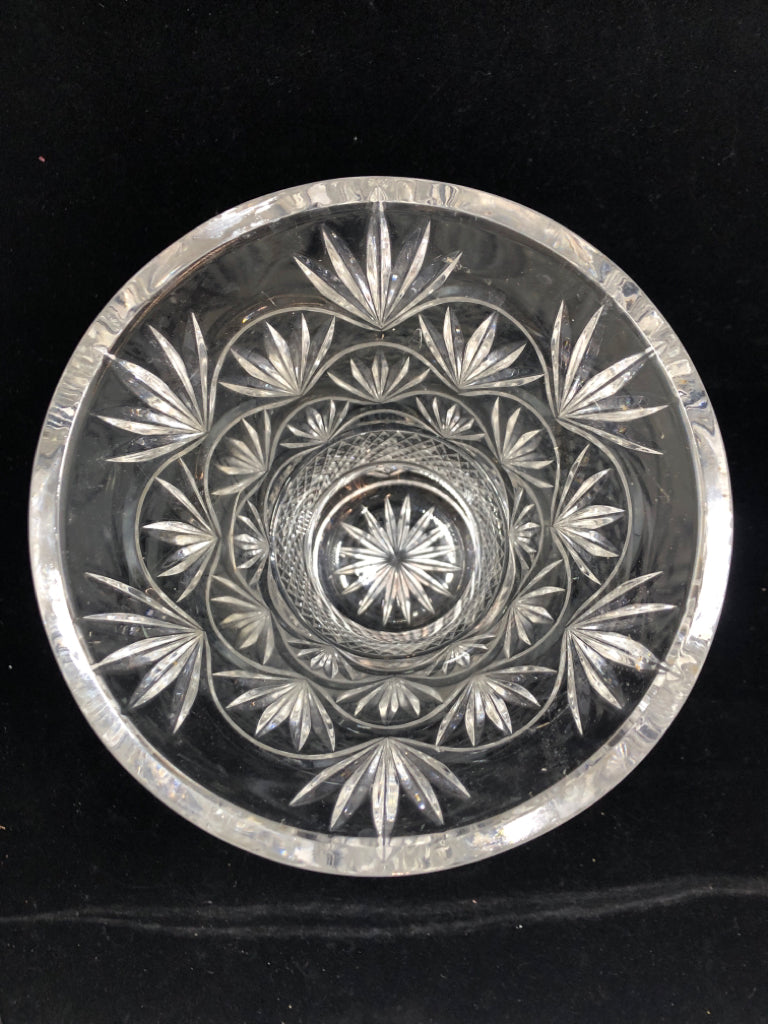 STARBURST PATTERN CUT GLASS VASE.