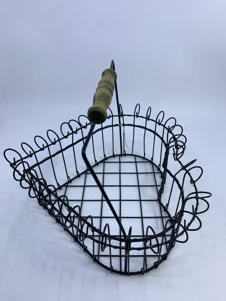 HEART SHAPED METAL BASKET.