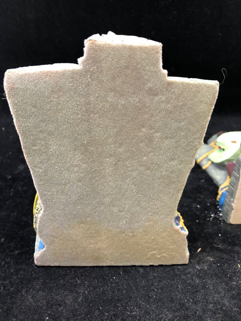 2 FISHING PATTERN BOOK ENDS.