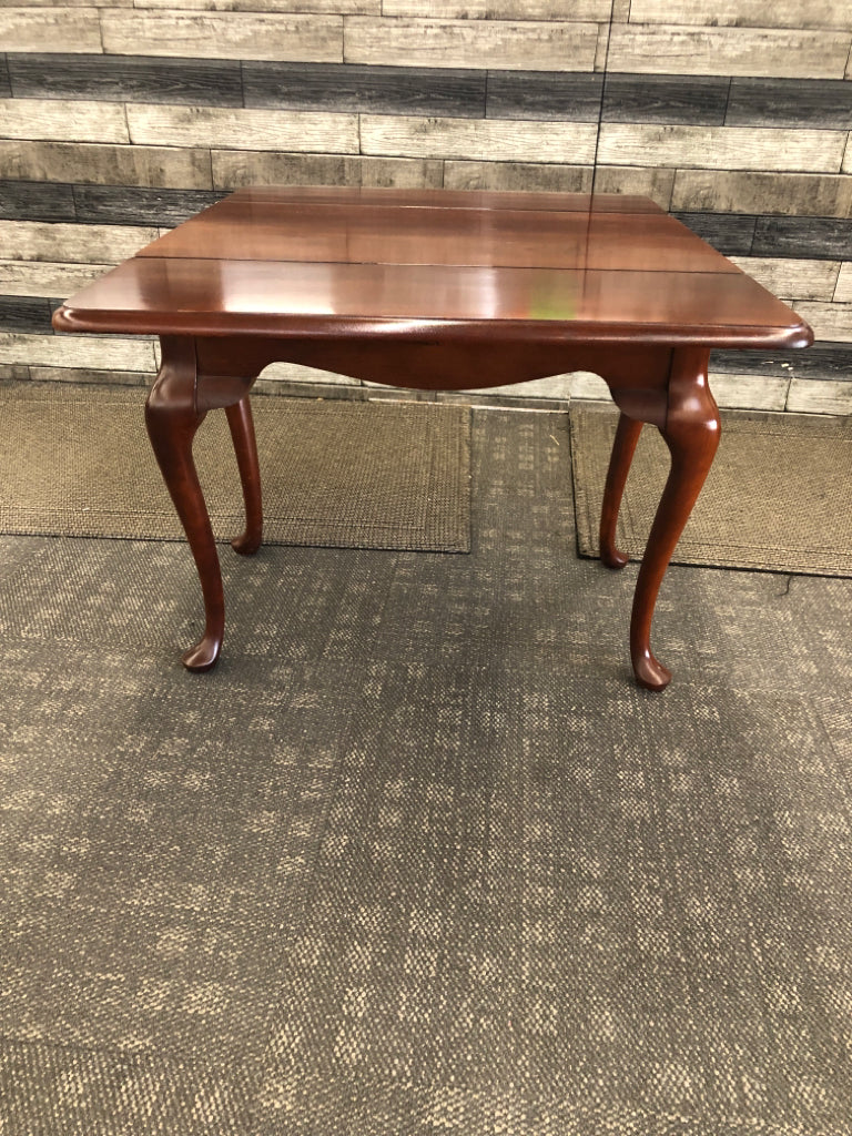 DROP SIDE CHERRY WOOD END TABLE.