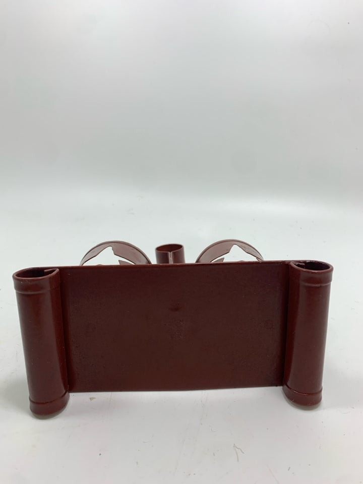 PRIMITIVE RED METAL STAR S&P HOLDER.