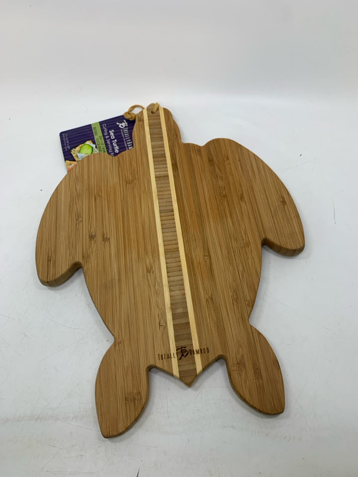 BAMBOO TURTLE SHAPED CUTTING BOARD W/ TAG.