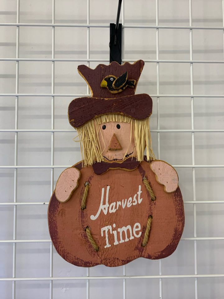 SCARECROW WOOD HARVEST TIME WALL HANGING.