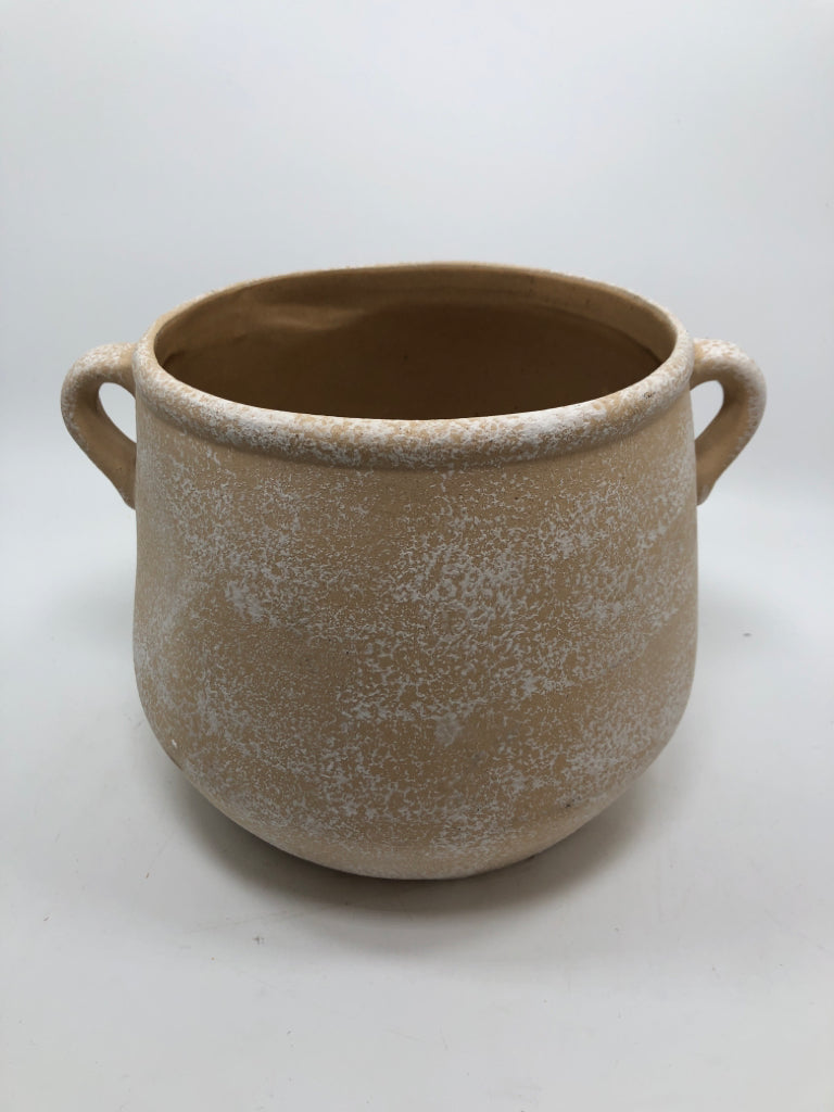 BEIGE DISTRESSED CERAMIC PLANTER.