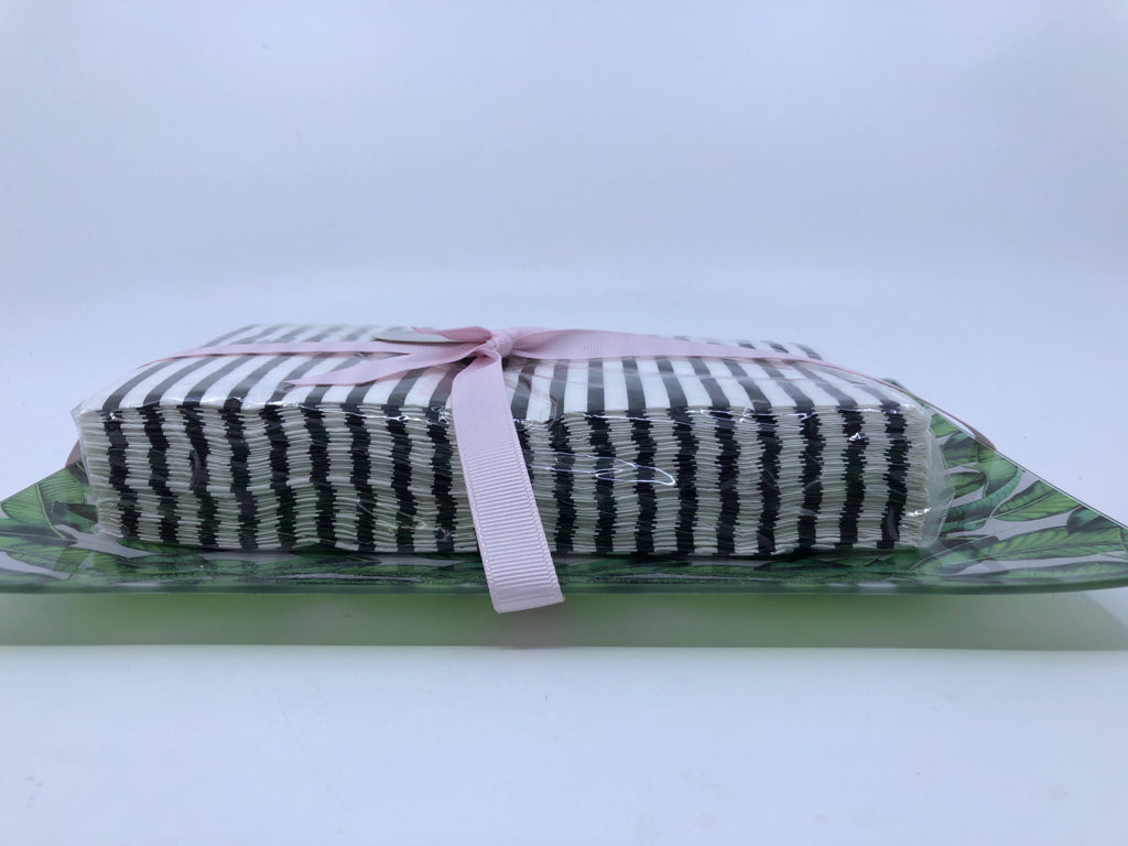 NIP GUEST TOWEL GIFT SET W/TRAY.