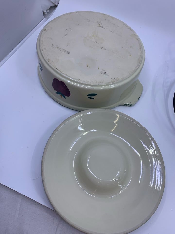 VTG ROUND APPLE CASSEROLE DISH W LID IN BLACK METAL STAND.