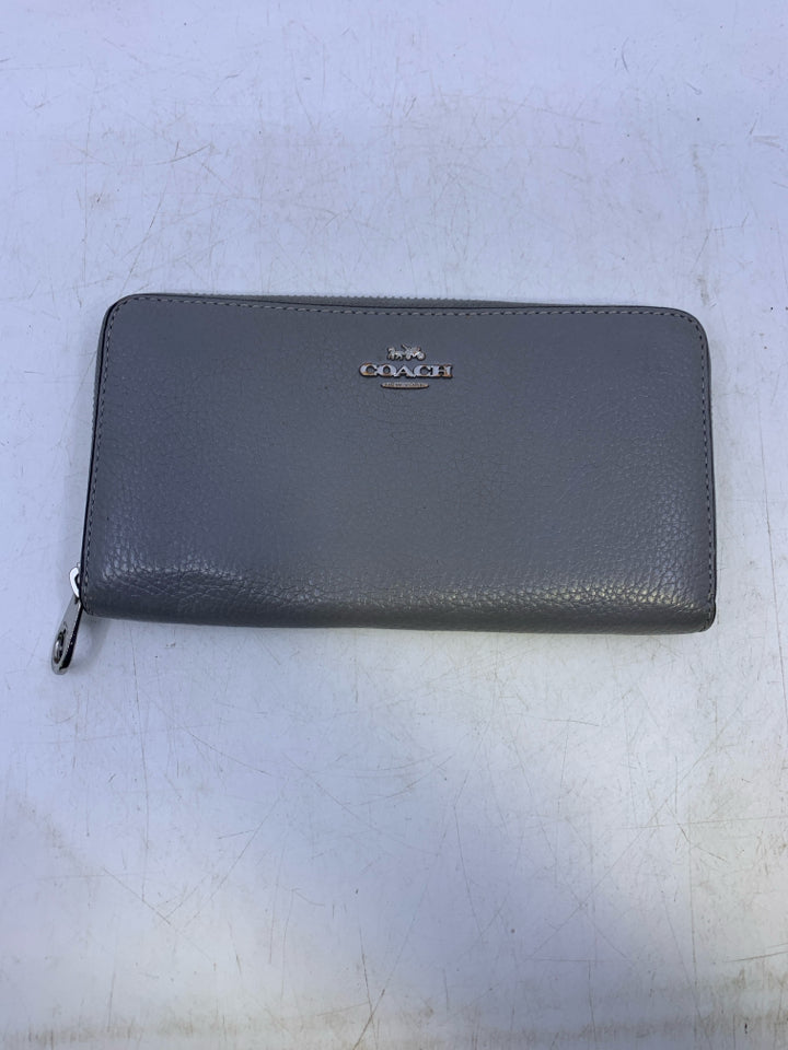 Coach C4451 Long Zip Around Wallet *No Wristlet Strap/Minor Stains Along Zipper