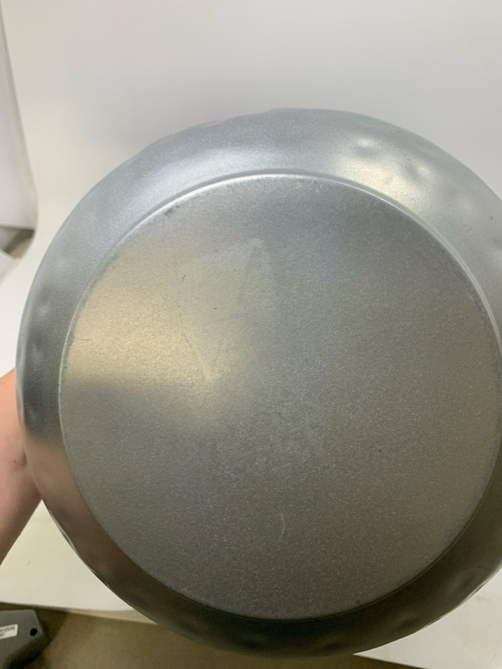 METAL JACK O LANTERN CUTOUT SILVER/PINK CANDY BOWL.
