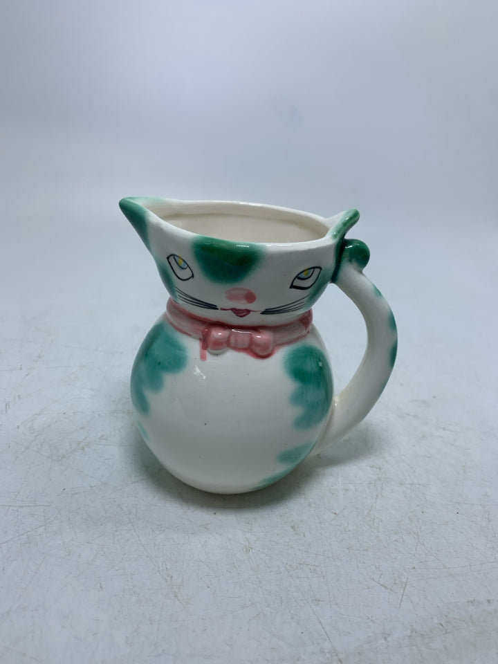 CAT SHAPED CREAMER W/ GREEN DETAILS.