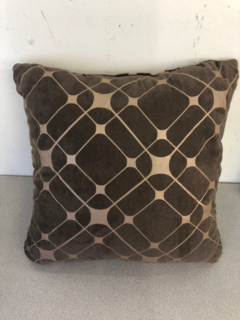 GREY PATTERN SUEDE PILLOW.