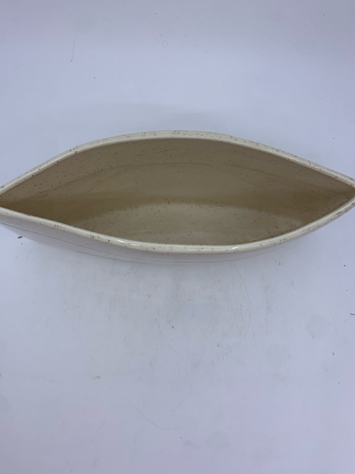 WHITE SPECKLED CERAMIC ENVELOPE SHAPED PLANTER.