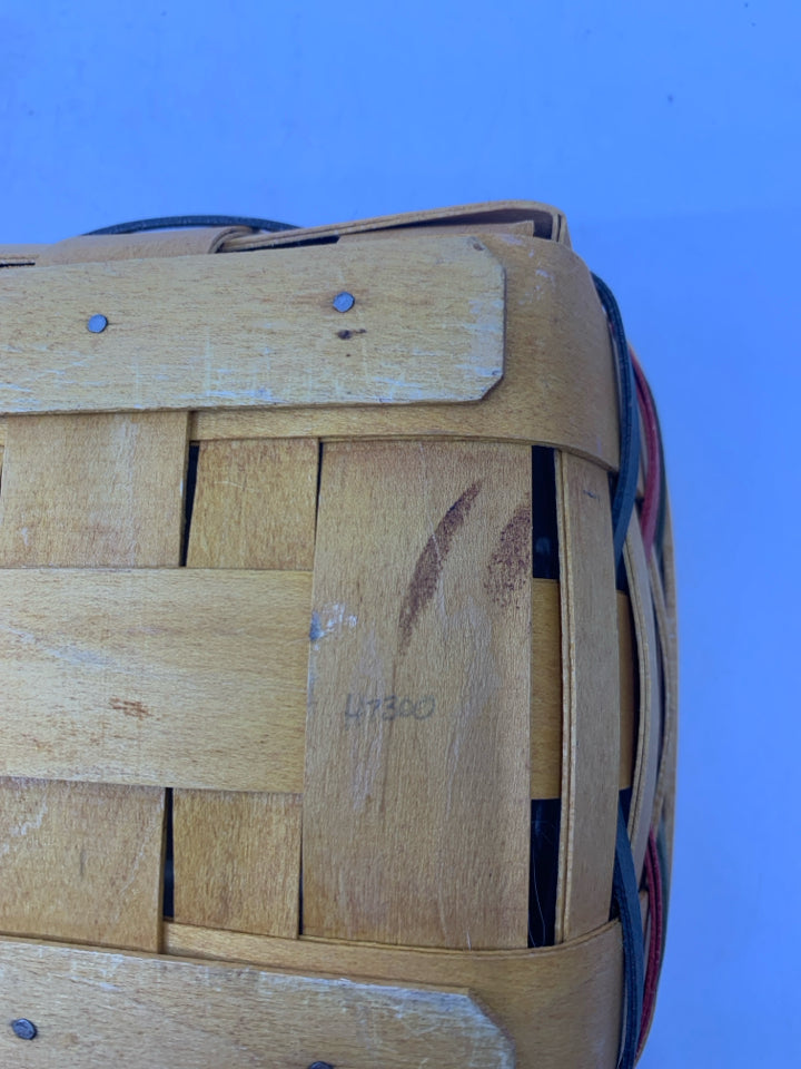 1999 WOVEN TRADITIONS BREAD BASKET W/ PROTECTOR.