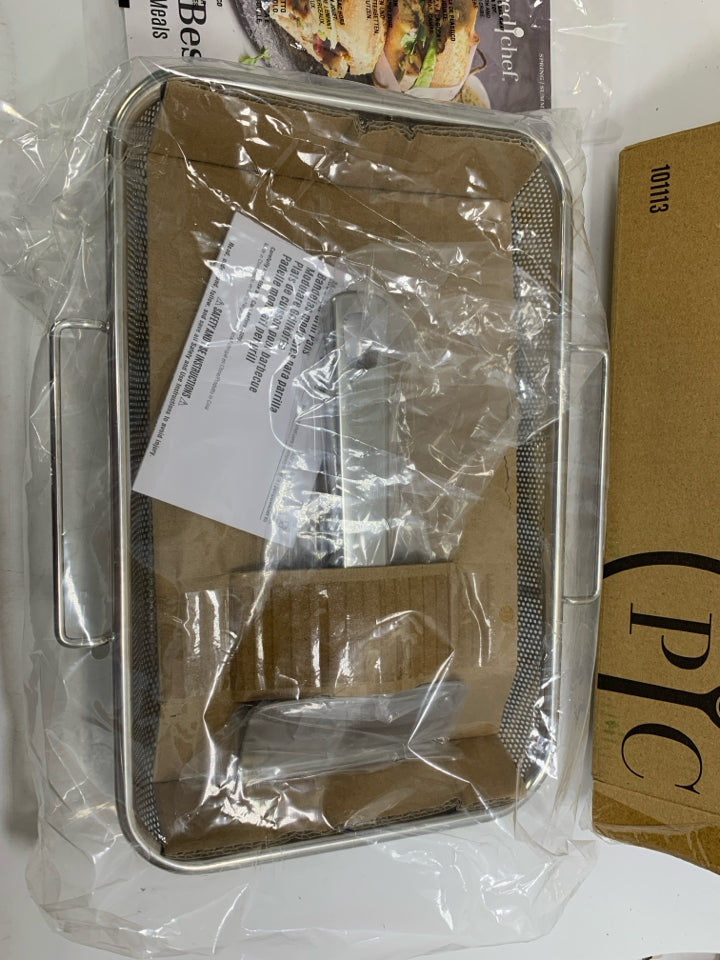 NIB LARGE GRILL PAN W/ REMOVABLE HANDLE.