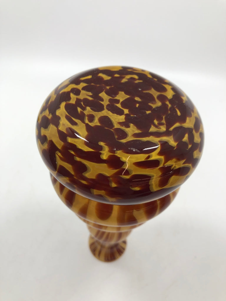 BROWN SWIRL GLASS VASE.