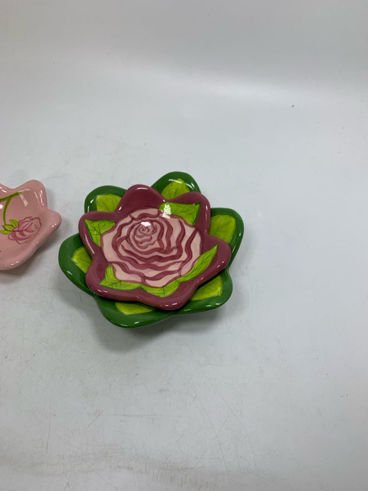 3 NESTING FLOWER SHAPED TEA LIGHT HOLDERS PINK/GREEN.