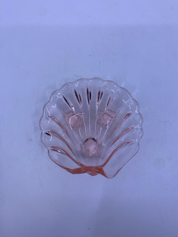 SMALL PINK GLASS SEASHELL FOOTED TRINKET DISH.