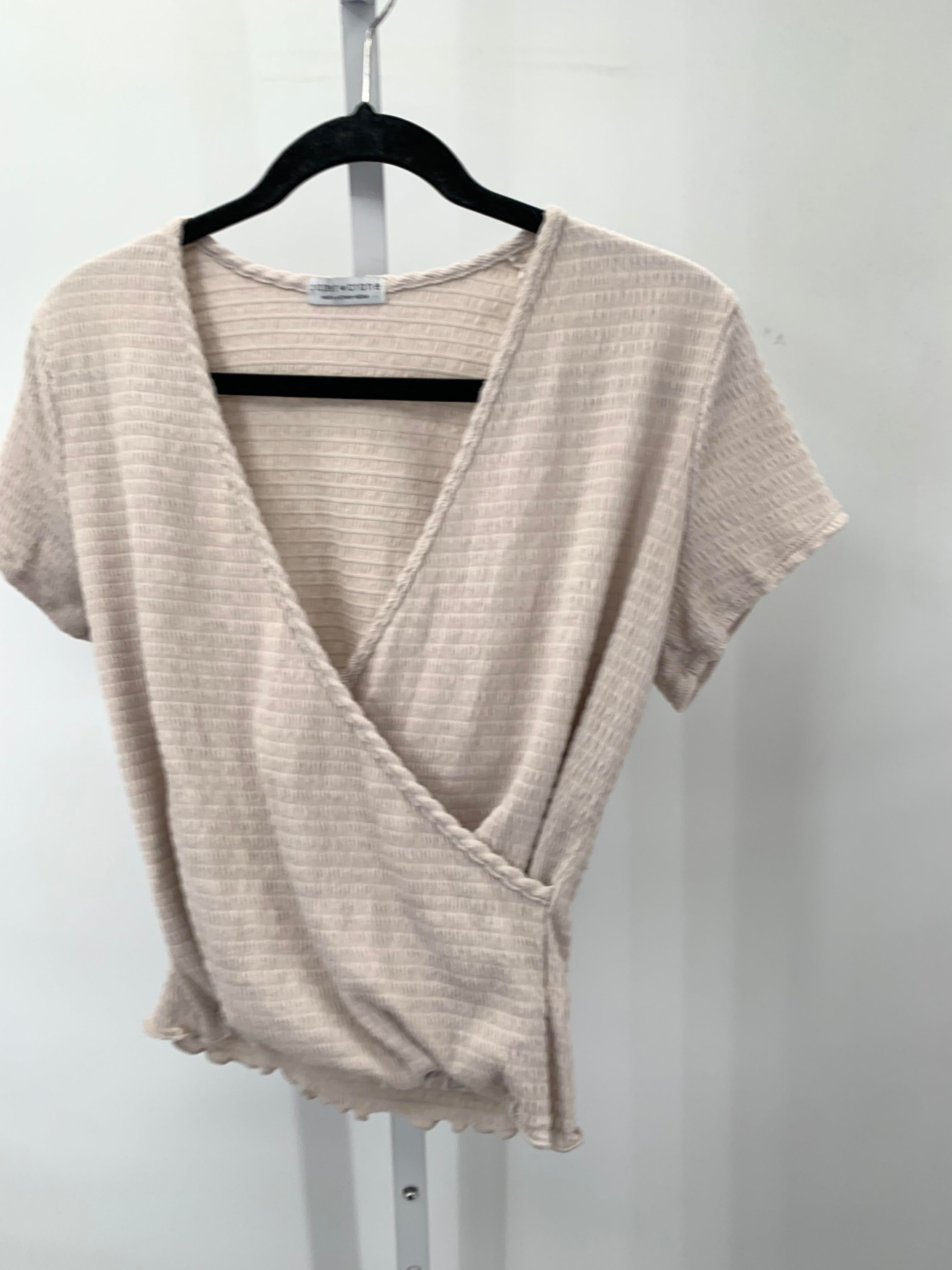 Paper Crane Size Medium Juniors Short Sleeve Shirt