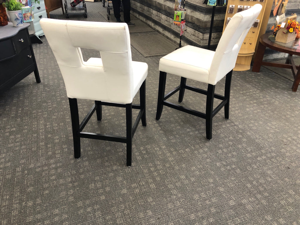 2 FAUX WHITE LEATHER W BLACK LEGS COUNTER HEIGHT STOOLS.