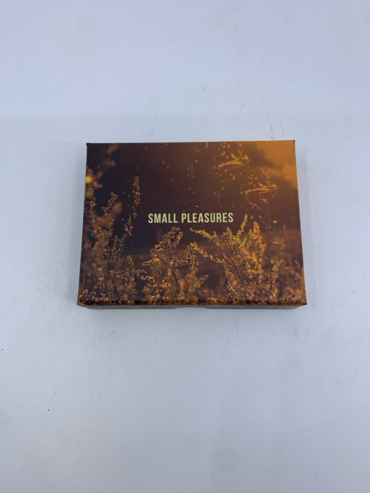 NIB SMALL PLEASURES CARDS