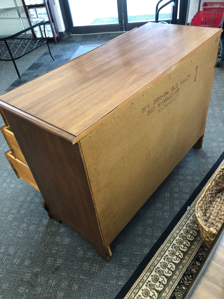 SHORT WOOD 3 DRAWER DRESSER WITH GOLD ACCENTS.
