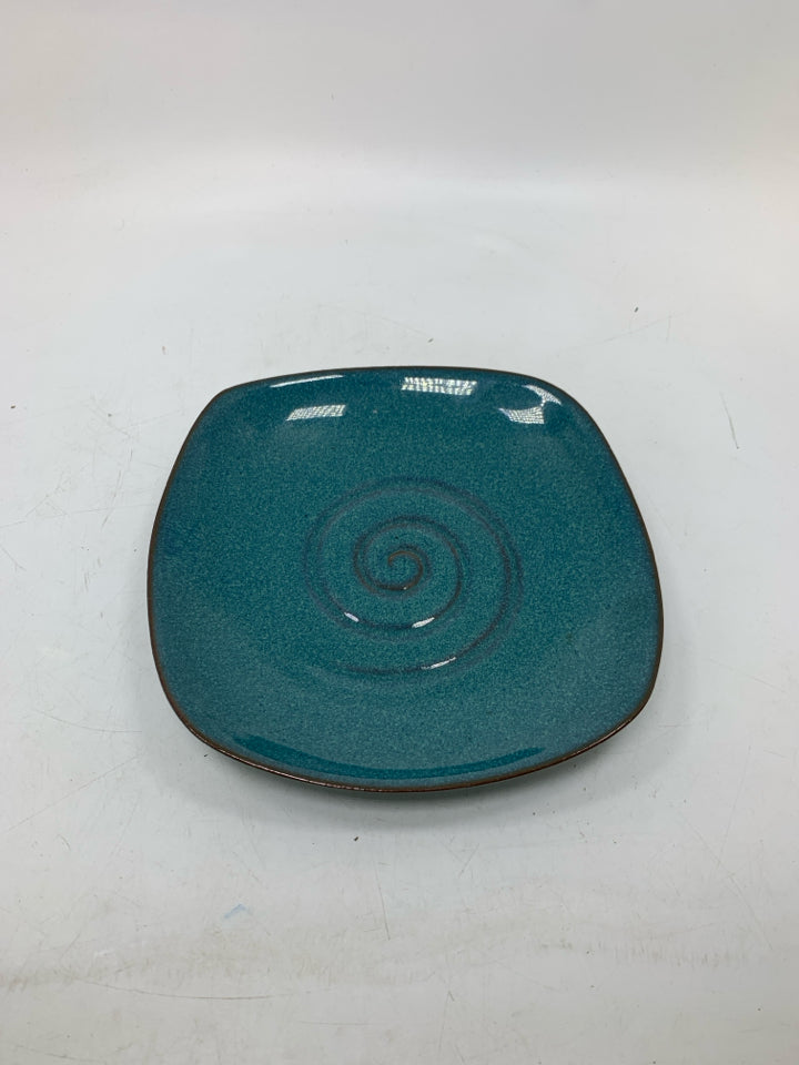 IRISH COUNTRY POTTERY SQUARE PLATE W/ SWIRL.