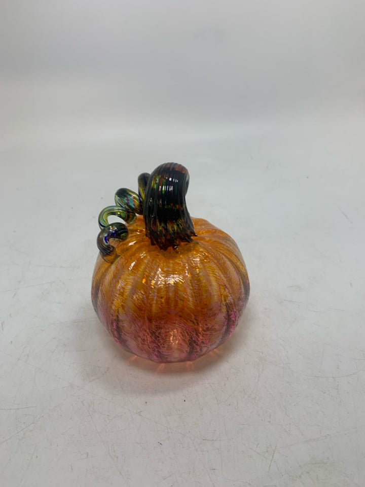 SMALL ORANGE / PINK BLOWN GLASS PUMPKIN.