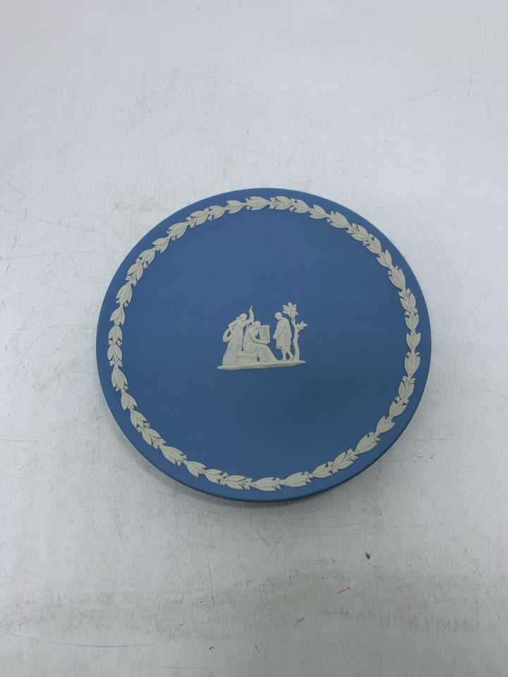VTG JASPERWARE PLATE W/ WOMAN SITTING HOLDING HARP.