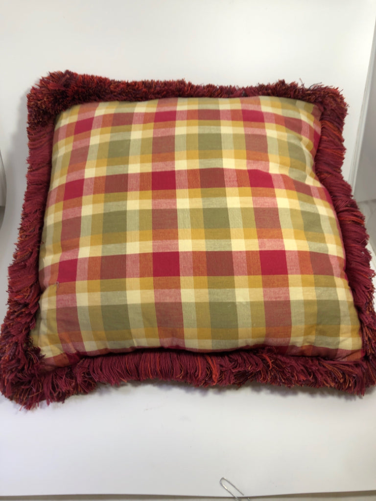RED PLAID W/FRINGE PILLOW.