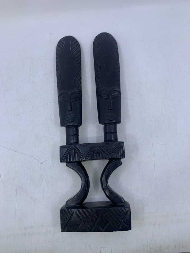 BLACK WOOD CARVES 2 HEADS FOLK ART.