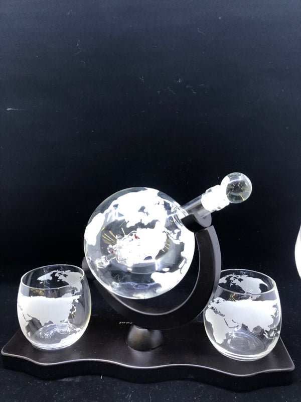 4PC WORLD GLOBE DECANTER, STAND AND 2 GLASSES.