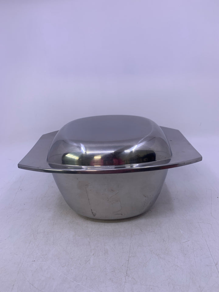 STAINLESS STEEL 2 PC GRAVY BOAT W/ DRIP PLATE/LID INTERNATIONAL STAINLESS DELUXE