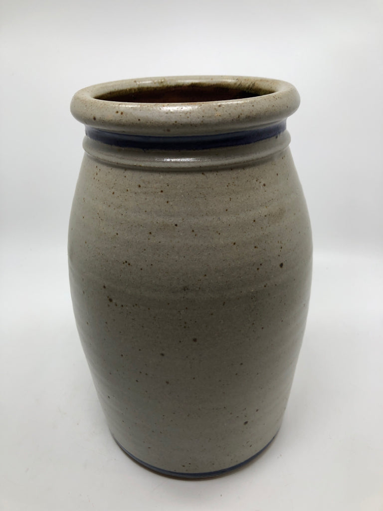 MACCALLUM 1970 STONEWARE CROCK.