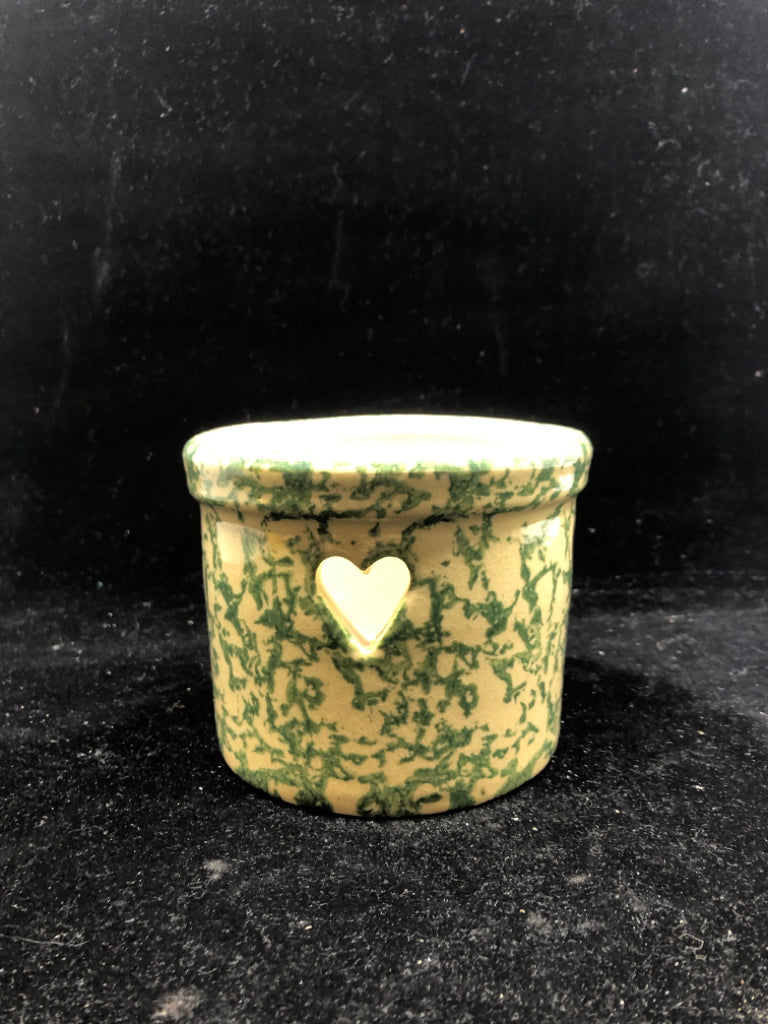 GREEN SPONGED TEALIGHT HOLDER.