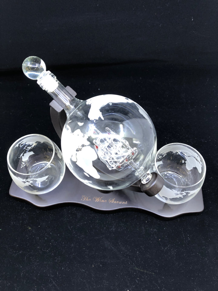 4PC WORLD GLOBE DECANTER, STAND AND 2 GLASSES.