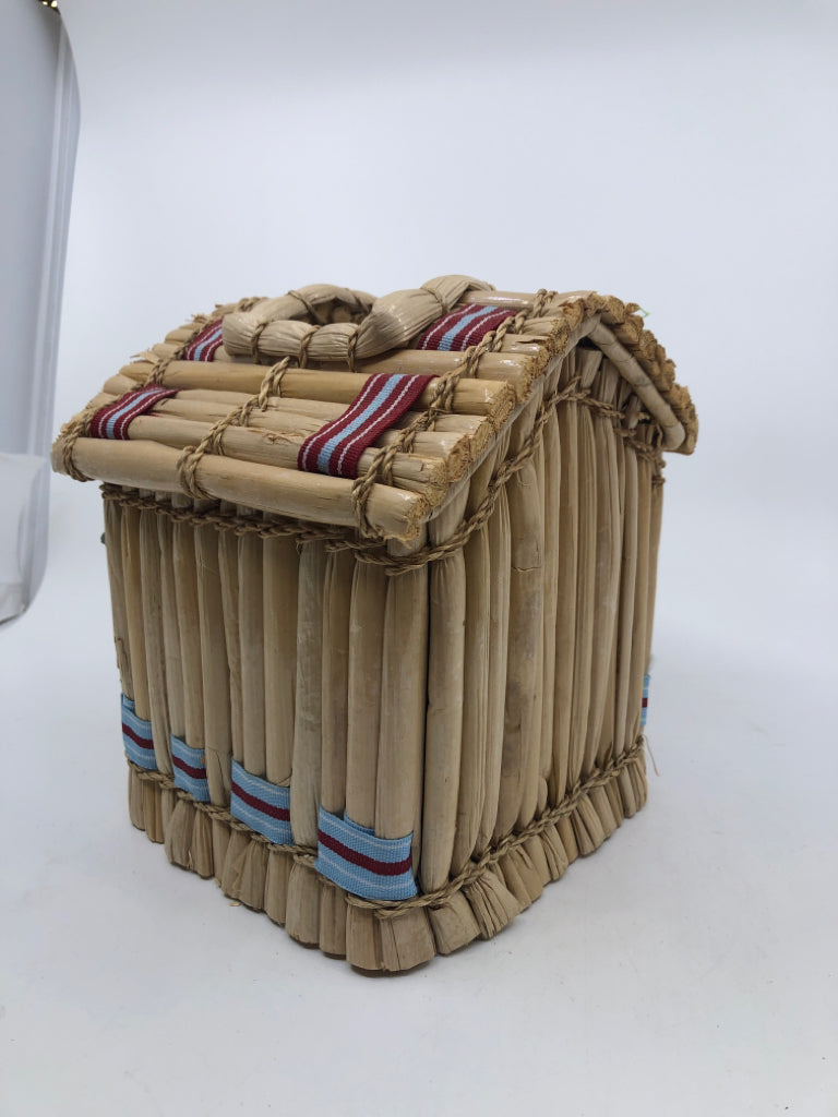 BEACH HUT TISSUE BOX COVER.