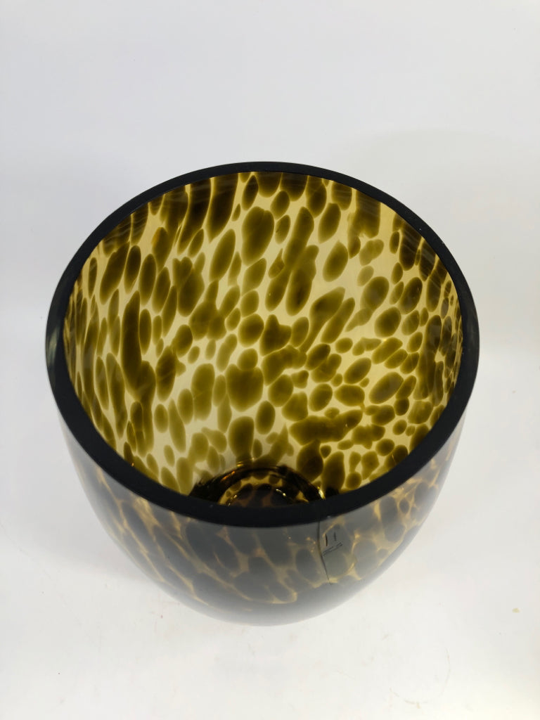 BROWN SPOTTED GLASS VASE.