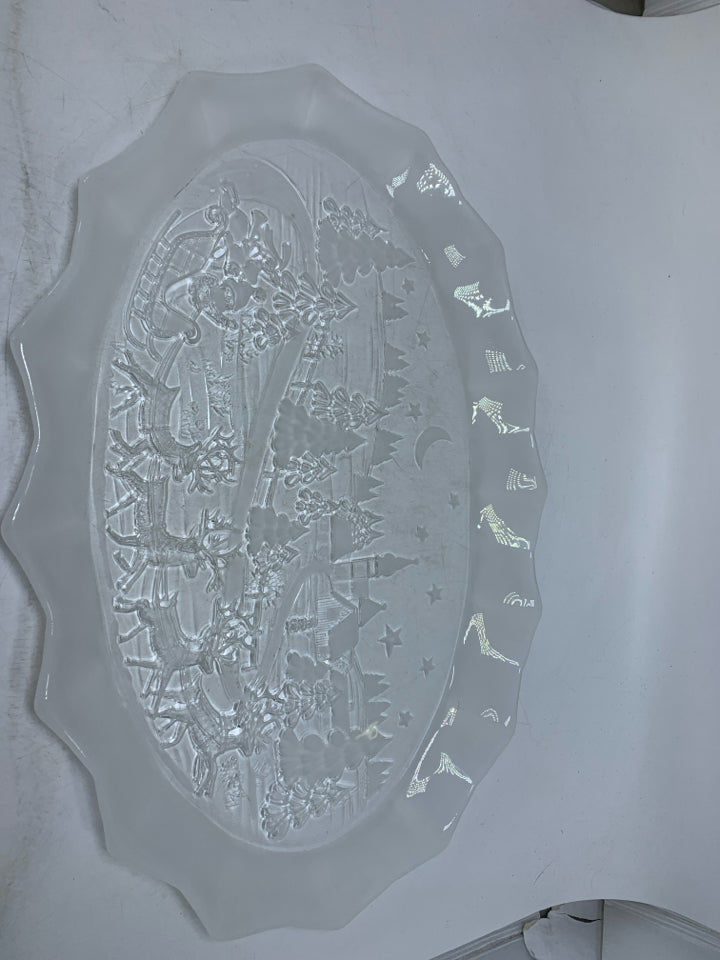 MIKASA OVAL GLASS PLATTER W/ CHRISTMAS EVE SCENE.