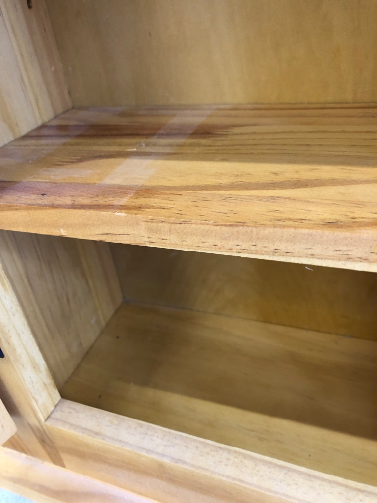 LIGHT WOOD MEDICINE CABINET W/2 SHELVES.