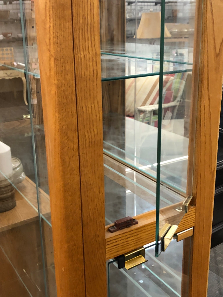 PULASKI 5-SHELF CURIO CABINET W/SIDE DOORS.