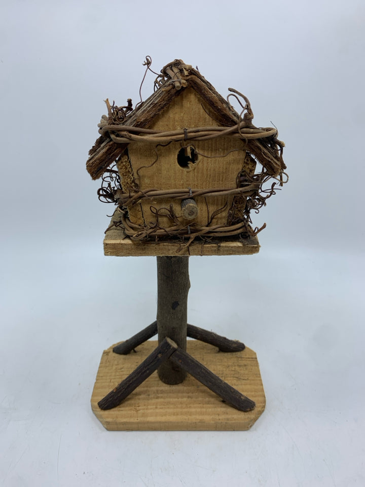 SM WOODEN BIRD HOUSE DECOR.