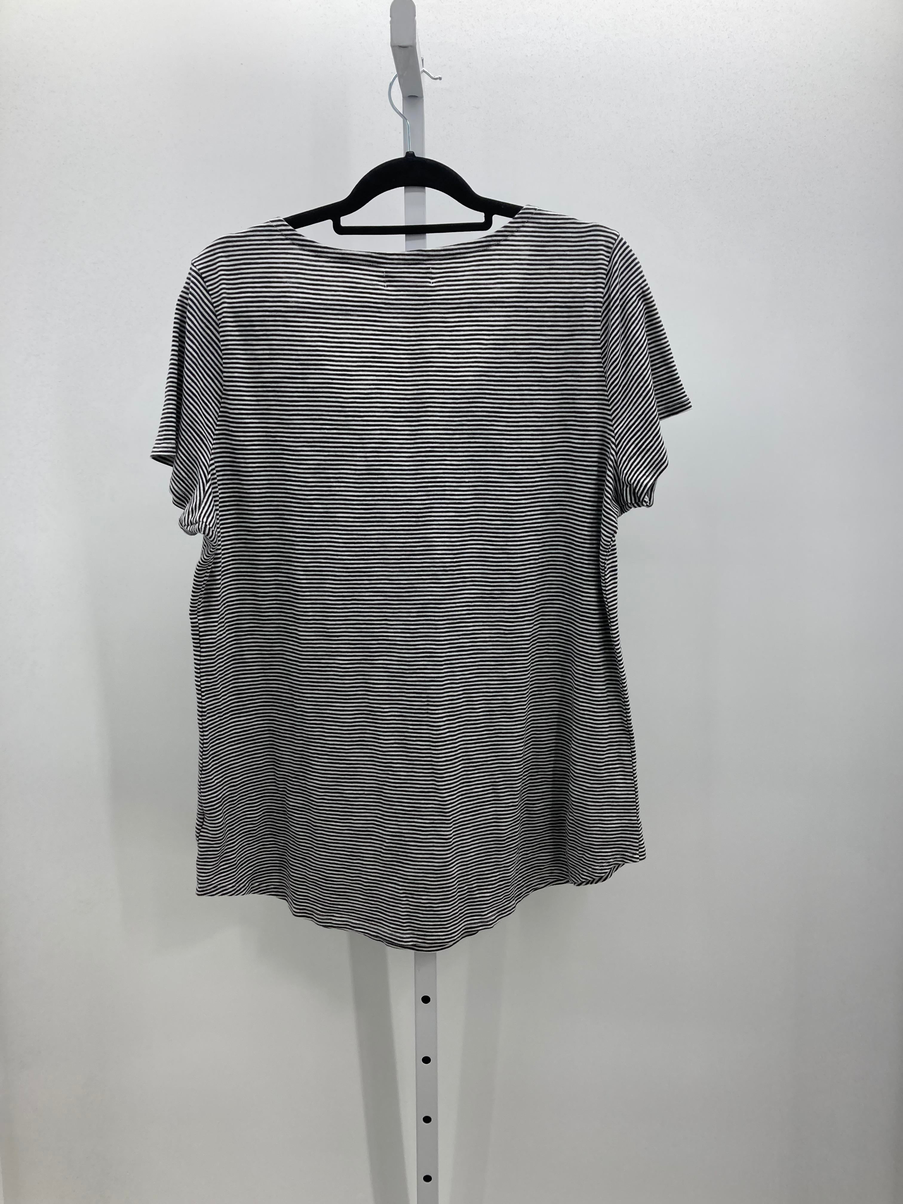 Maurices Size Extra Large Misses Short Sleeve Shirt