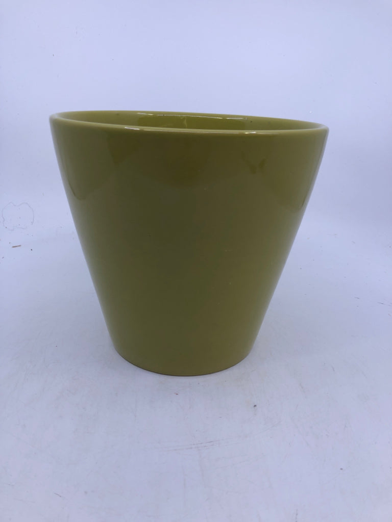 GREEN CERAMIC PLANTER FLARED TOP.