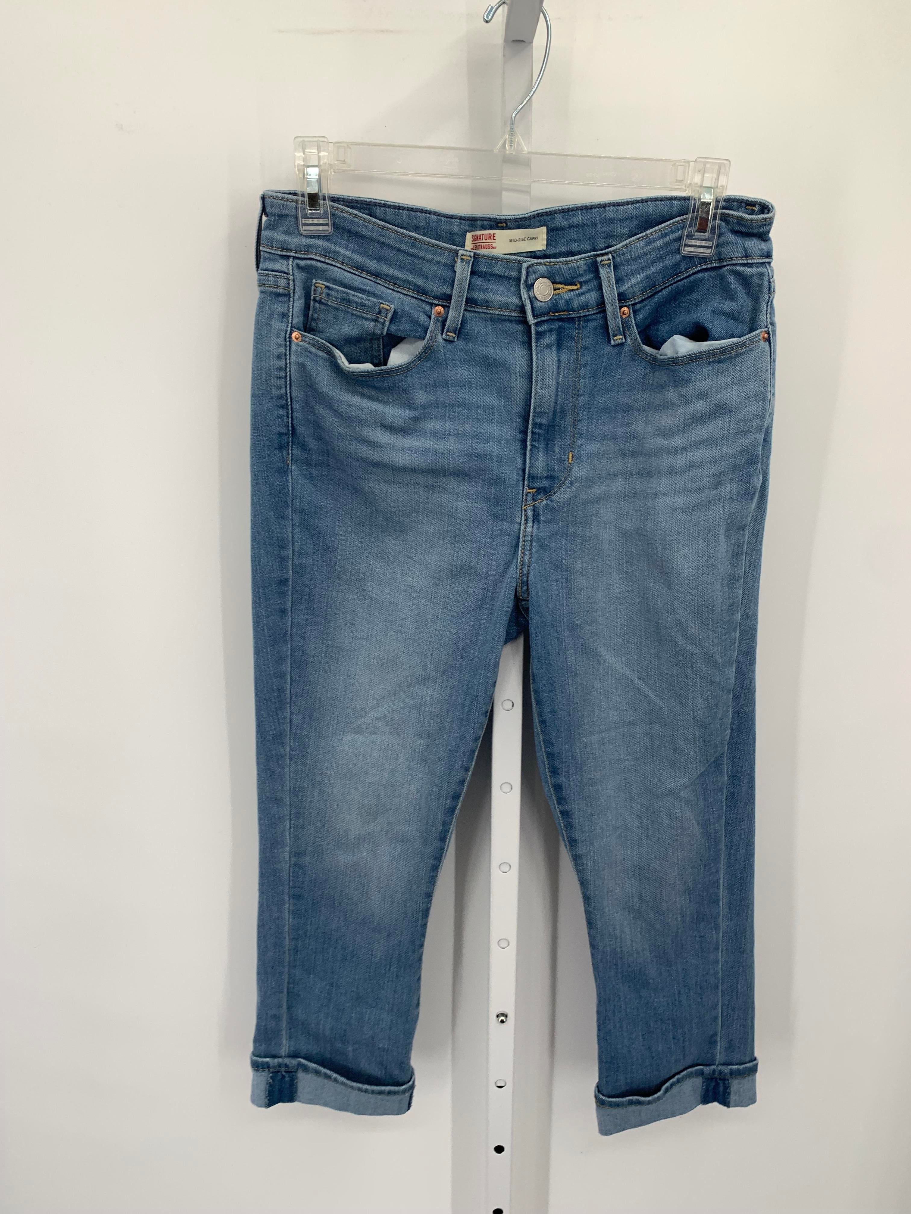 Levis Size 4 Misses Capri Pants