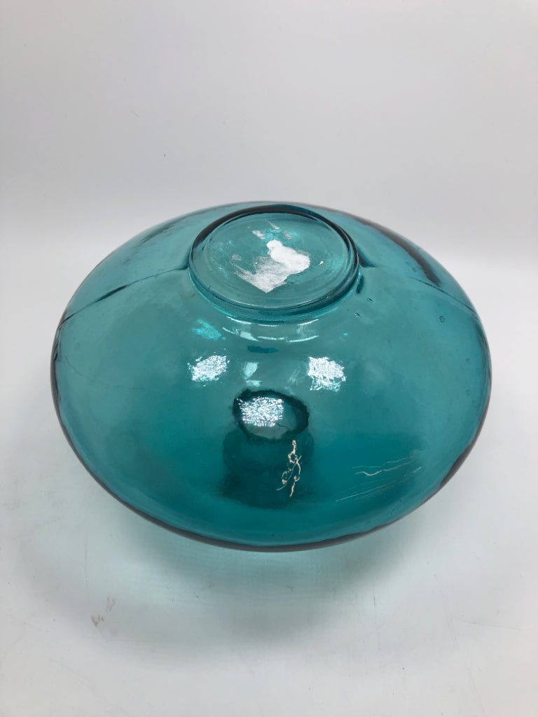 TEAL BLOWN GLASS SHORT ROUND VASE.